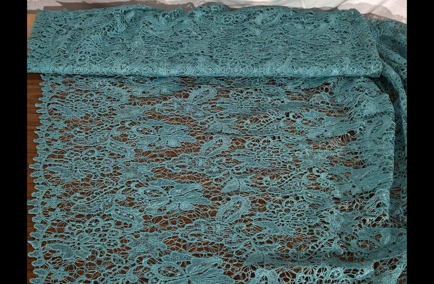 Guipure Lace with Patterns 100% Polyester Single-Colored - 150cm